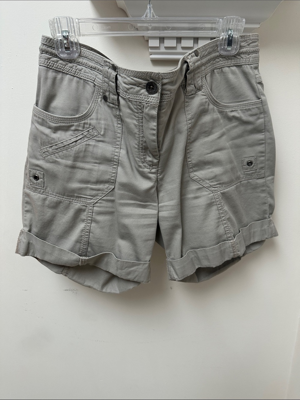Dalia Collection Women's Cargo Roll-Hem Shorts - Light Gray